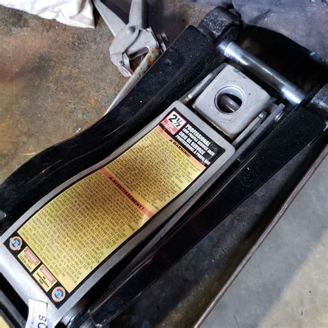 2-1/2 TON BLACK JACK FLOOR JACK - NO BAR - Big Valley Auction