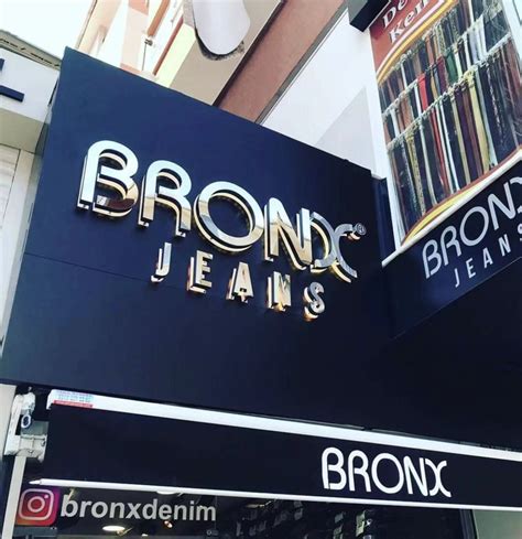 Storefront Signs 的图像结果