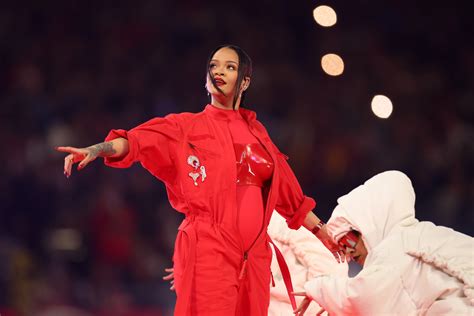 Rihanna Pregnant Again With Baby #2, Super Bowl Halftime Show Baby Bump ...
