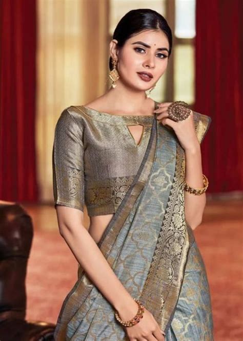 प्रिंटेड और प्लेन फ़ैब्रिक ब्लाउज़ के लिए फ्रंट नेक के खूबसूरत डिज़ाइन ...