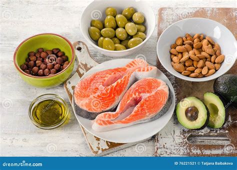 Food Sources of Unsaturated Fats. Stock Image - Image of green, sources: 76221521