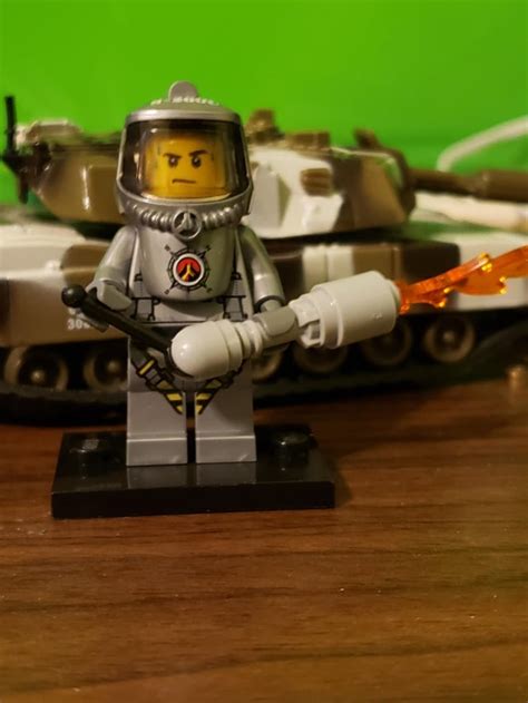 Flamethrower LEGO Hand 的图像结果