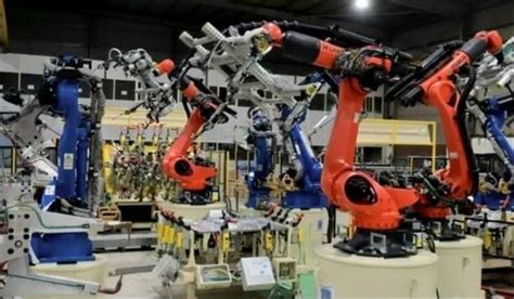 Assembly Line Robotic Spot Welding 的图像结果
