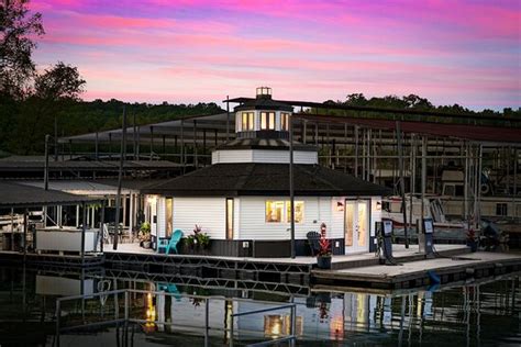 CYPRESS BAY MARINA AND RESORT (Buchanan) - Specialty Hotel Reviews ...