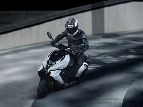 ZEEHO AE8 and AE8S+ - Electric Motorcycle Scooter 2025 - 🇮🇳 India