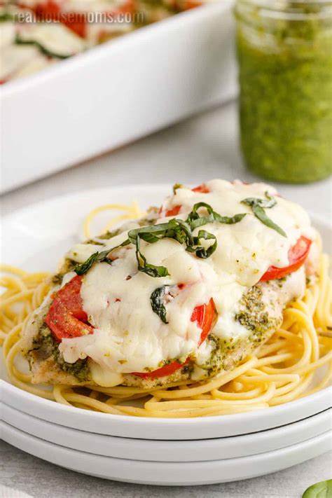 30-Minute Caprese Chicken Bake