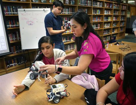UIW, Tafolla Middle School pilot all-girls robotics club
