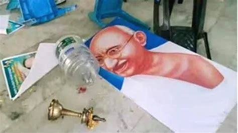 Gandhi Martyrdom Day: Congress members clash in Wadakkancherry; Gandhi ...