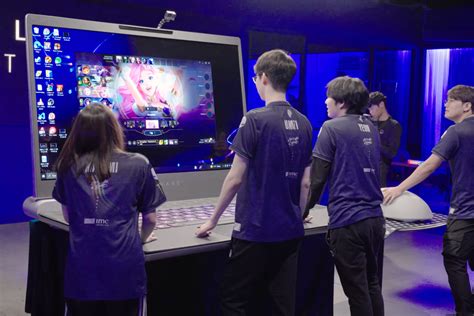 Biggest Laptop in the World 的图像结果