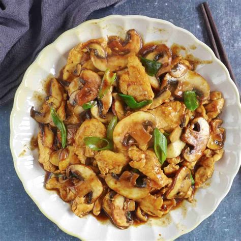 Chicken and Mushroom Stir-Fry (蘑菇鸡片) - Red House Spice