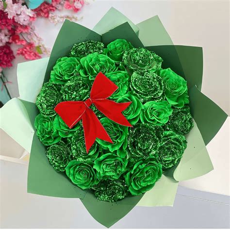 Christmas Green Roses Bouquet by FrutiDetails