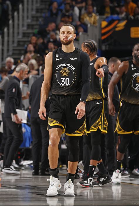 Steph Curry's Clutch Play Stuns Twitter as Warriors Beat Giannis-Less ...