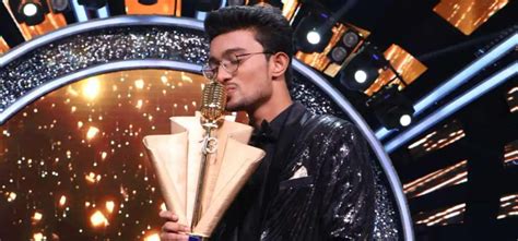 Indian Idol 13 Winner ऋषि सिंह कौन? सगी मां ने छोड़ा, पेरेंट्स ने लिया ...