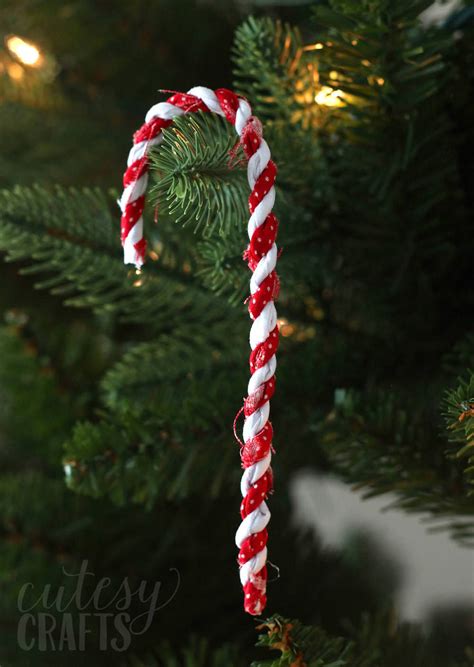 DIY Candy Cane Ornaments with Fabric Scraps - DIY Candy