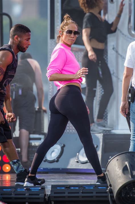 Jennifer Lopez - still got it! | Jennifer lopez, Still jennifer lopez ...