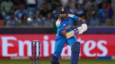 Champions Trophy: Shreyas Iyer gifts net bowler new shoes in ...