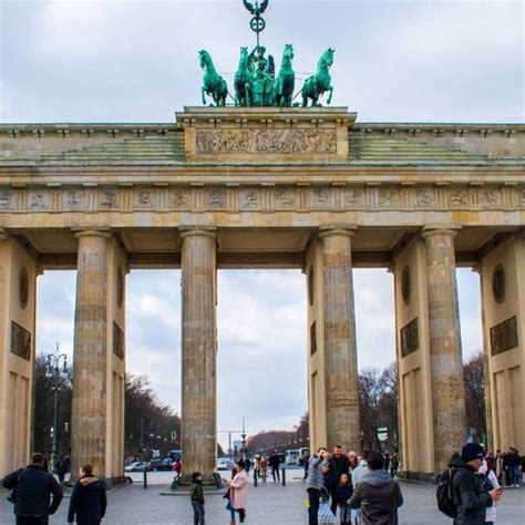 Berliner Mauer-Tour & City-Quiz: Brandenburger Tor und mehr, S+U ...