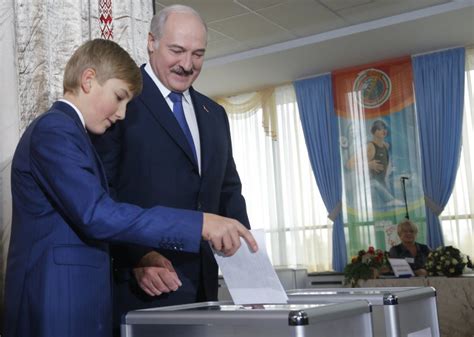 「歐洲最後獨裁者」窮途末路？白俄羅斯大選前夕，強人總統盧卡申科驚爆曾染新冠肺炎，但他不只面臨這個難關…… - Yahoo奇摩時尚美妝