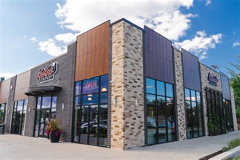 Local Retail Store Building 的图像结果