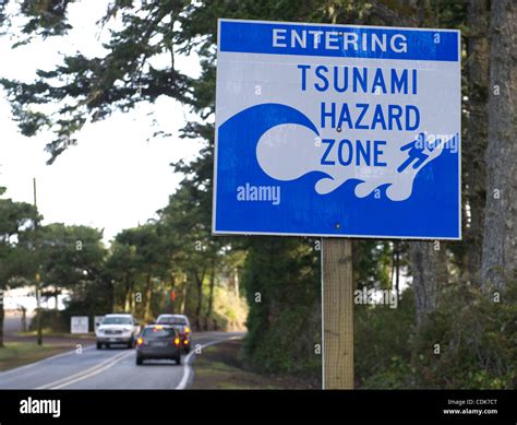 Mar. 11, 2011 - Wichester Bay, Oregon, U.S - Tsunami warning signs are ...