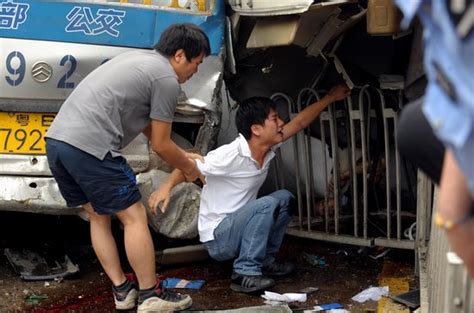 现场惨烈！广西高速路大众朗逸轿车追尾大货车…致3死2伤_事故