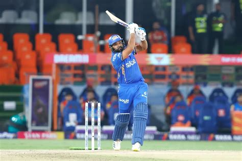 [Watch] Rohit Sharma perishes to an ill-fated pull shot off Pat Cummins ...