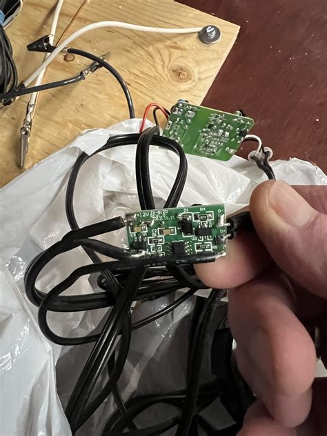 Testing 4 Pin Dei Module with Multimeter 的图像结果