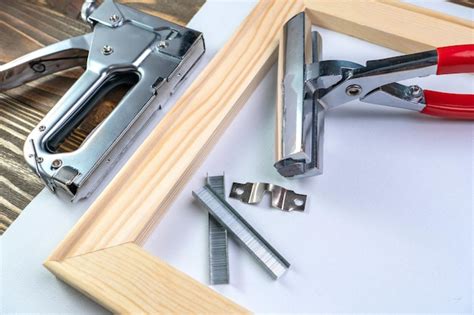 Devices for stretching canvas on a wooden frame. | Premium Photo