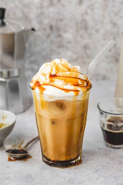 Easy 3-minute Caramel Iced Coffee - Sweetly Cakes