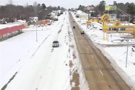 Arkansas leaves Texas side of shared road covered in snow
