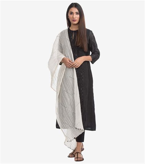 White solid Crinkle dupatta – Tulsi Online