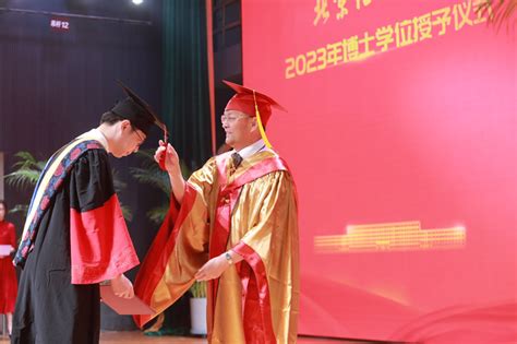 2018年研究生毕业典礼暨学位授予仪式举行 2317名同学毕业 2416人获授学位
