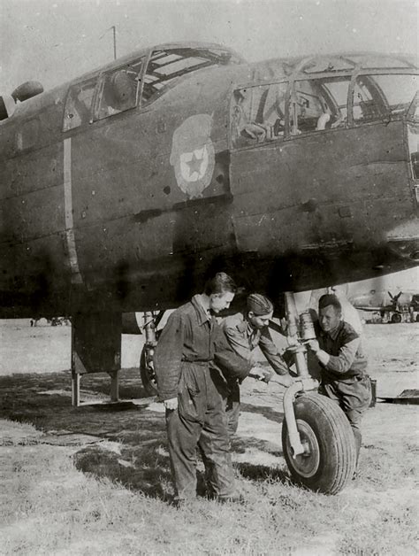 Asisbiz B 25 Mitchell 22GAP 238GBAP with crew Red army airforce 1944-45-15