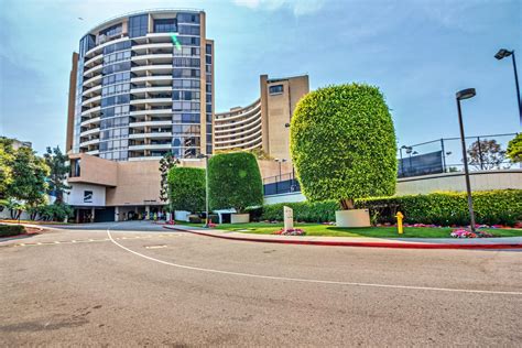 Marina City Club - 4333 Admiralty Way Marina del Rey, CA 90292