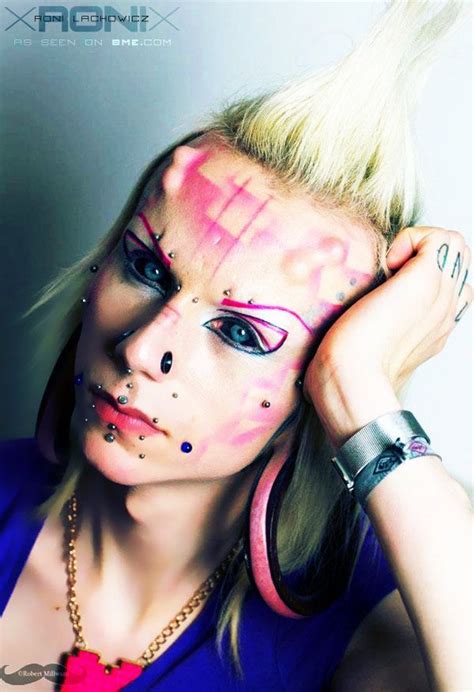 Extreme Face Modifications 的图像结果