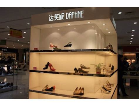 女鞋店名，女鞋店可以起个什么名字_TA