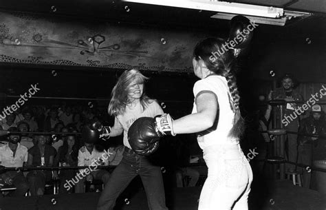 Woman Boxing Match 的图像结果