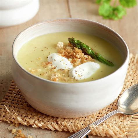 Fácil, rápida y refrescante: crema de espárragos verdes, patata y ...
