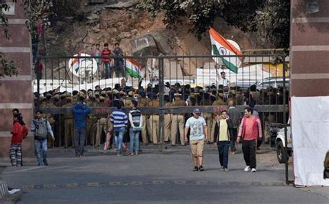 Kanhaiya released on interim bail, reached JNU to address crowd - India ...