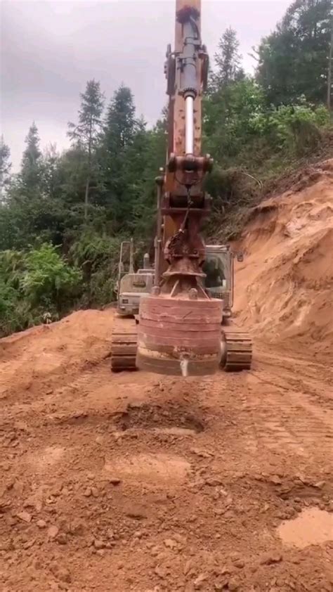 Dynamic compaction 🔥 👉 | Wow video, Heavy equipment, Wood