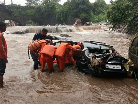 Pune rains: Indian Army rescues 300 people stranded due to incessant ...