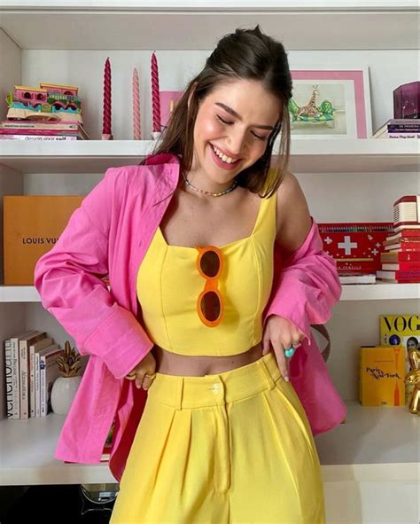 What is Dopamine Dressing? 5 Ways To Incorporate it in Your Wardrobe
