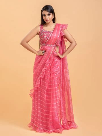 From Traditional to Modern: Styling Printed Sarees for Different Occas ...