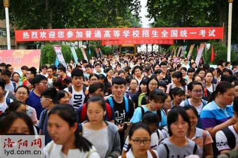 河南洛阳市区两万多名考生开始高考体检-搜狐大视野-搜狐新闻
