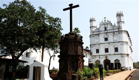 6 Must Visit Church in Goa - lifeberrys.com