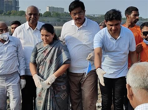 AMC officebearers, MLAs kick-off Sabarmati’s deep-cleaning drive Debris ...