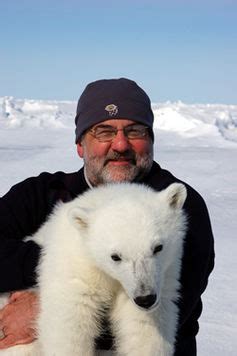 Even scientists take selfies with wild animals. Here’s why they shouldn’t