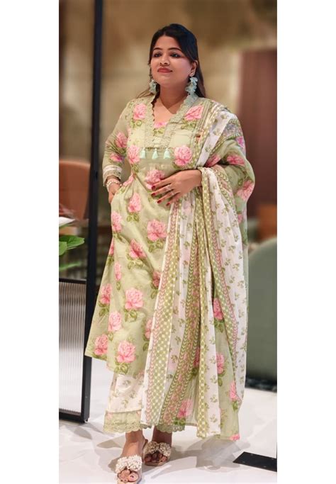 Buy latest collection from Roshni Boutique | Kurtis, Gowns and Full Set ...