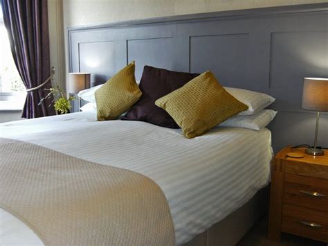 LYNSTEAD HOUSE (Sidmouth) - Guesthouse Reviews, Photos, Rate Comparison ...