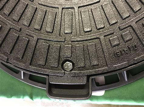 Buy Vodaland - Plastic Manhole Cover with Opening Lid which bolts down ...